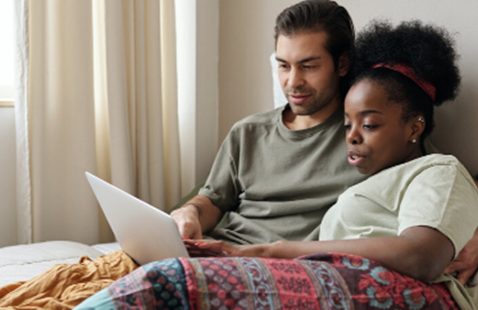couple-watching-fertility-webinar (2).png